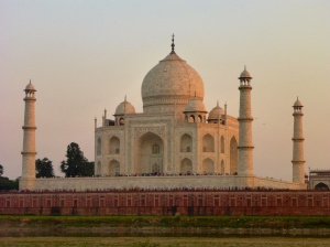 Sun serting on the Taj Mahal